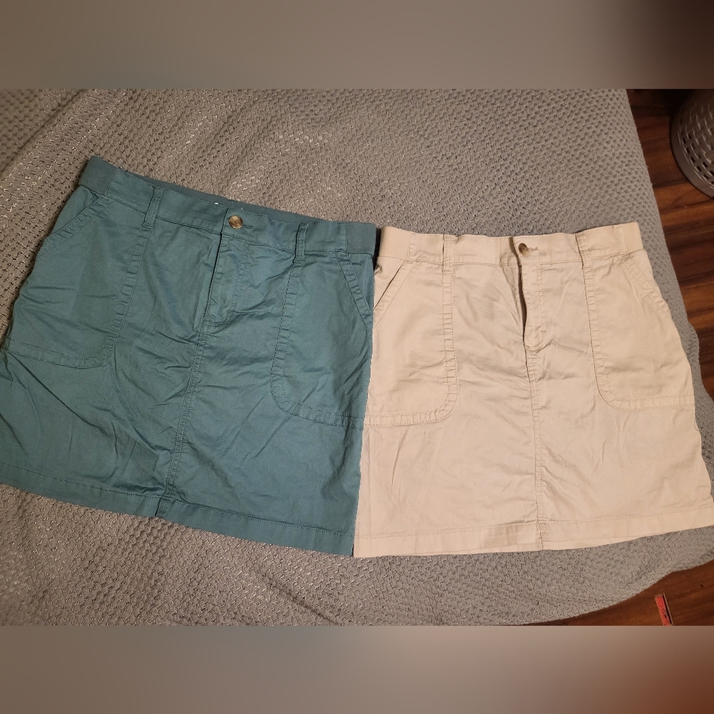 Lee SIZE 10,Beige and Teal Skorts